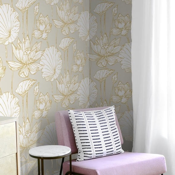 ✨NWT LOTUS FLORAL PEEL & STICK WALLPAPER✨ - Picture 3 of 9